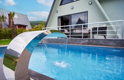 Masukiye House | 1+1 Private Pool-Lake View-Fireplace Bungalow for 3 People in Kartepe Maşukiye