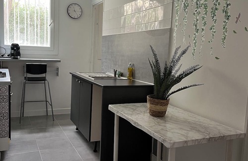 Toulon Apartment | T3 3min walk from TGV station - Cosy - Bright - Functional - Parking spaces