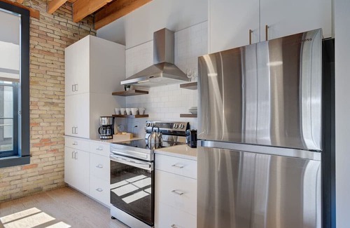 Fifth Ward Apartment | CW | 1 Bed | Walker's Point | Cream City | Luxury