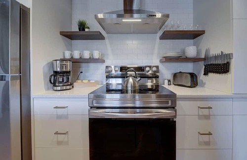 Fifth Ward Apartment | CW | 1 Bed | Walker's Point | Cream City | Luxury