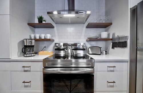 Fifth Ward Apartment | CW | 1 Bed | Walker's Point | Cream City | Luxury
