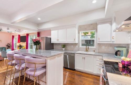 Midtown House | NEW The Wild Rose - Cozy and Bright IG Worthy