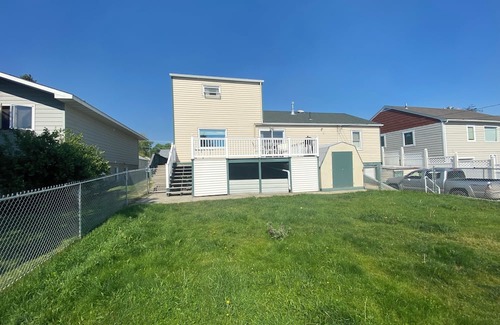 Helena House | Large home by Carroll Great Northrn Downtown & Civic Center, family/pet friendly