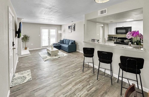 Addison Apartment | 2104 · Cozy Addison Apt, Free Park Wi-Fi, Pool & Gym