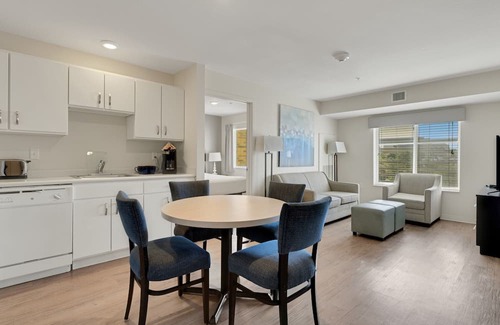 Far North Central Apartment | Simplicity At the Rim 1208 I Comfy 2 Bed 2Bath