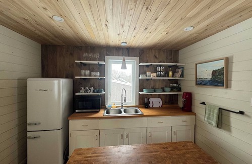 Addington Highlands Cabin | Cozy Cabin and Sauna in the Forest near Bon Echo Provincial Park