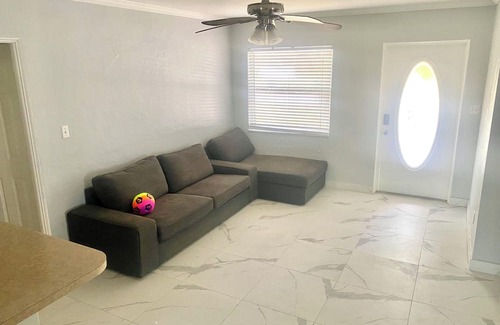 St. Petersburg - Clearwater House | Extra Large Master Bedroom in lovely St. Petersburg with AC, WiFi