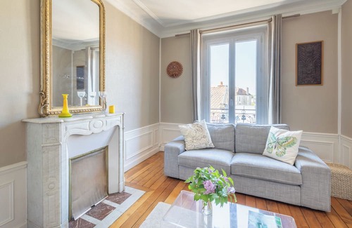 Maisons-Laffitte Apartment | Charming Hausmann apartment 15 minutes from Paris