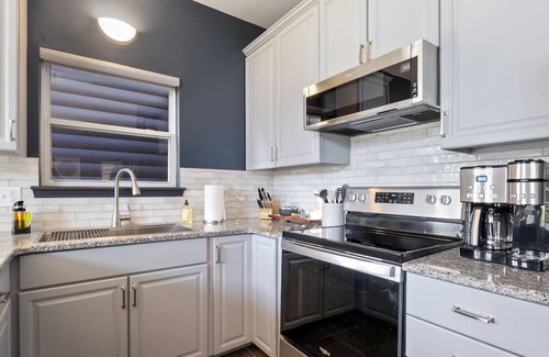 Camdenton Cottage | Charming cottage overlooking the 15th fairway at Old Kinderhook Golf Course!