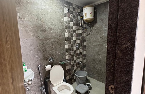 Balewadi Apartment | Chic 2-bedroom apartment with WiFi, AC in amazing Pune @ Balewadi High Street