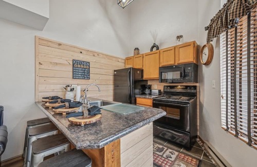 Hidden Valley Condo | Cozy 2-bedroom condo in lovely Hidden Valley with WiFi