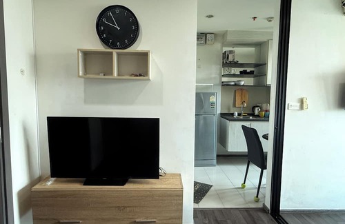 Phra Khanong Nuea Apartment | Modern 1BR Condo Pool, Gym Prime Sukhumvit 77 with AC, WiFi