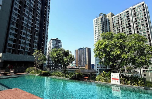 Phra Khanong Nuea Apartment | Modern 1BR Condo Pool, Gym Prime Sukhumvit 77 with AC, WiFi