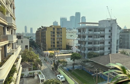 Chidlom Condo | Luxury Stay High-Speed WiFi Secure & Cozy