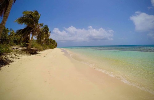 Culebra Pueblo House | Cozy 3-Bedroom Apartment in Culebra – Sleeps 6, Steps from Adventure!