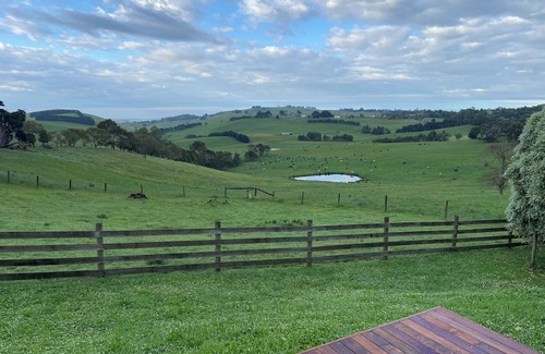 Korumburra Cottage | Stunning Country Views @ Oak Vue Cottage