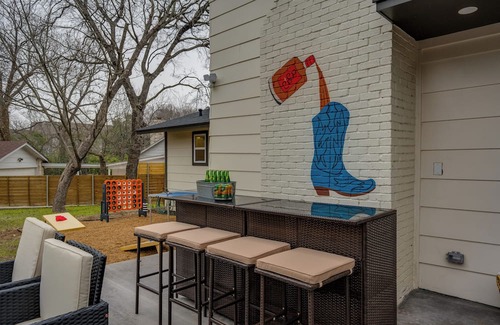 Coronado Hills House | Boots and Bourbon Bungalow-Spacious 5-bedroom home in Austin with sauna & pool