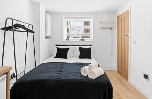 Woodside Apartment | Studio - Norwood Junction - B1