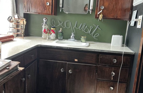 Galion Bed & Breakfast | 4-bedroom bed & breakfast in charming hideaway 1800's home!
