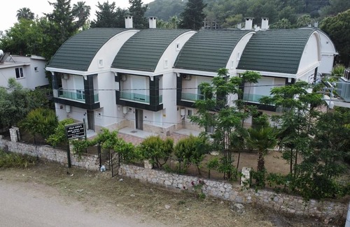 Karaoz Villa | Aden's Villas J2