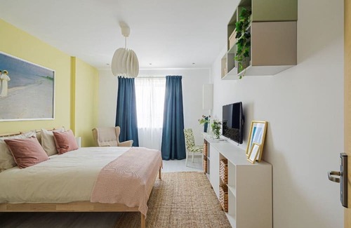 Sector 4 Apartment | Charming 2-bedroom apartment in beautiful București with AC, WiFi
