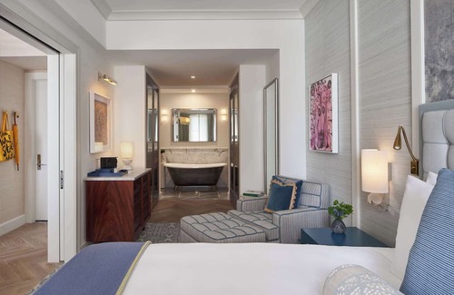 Financial District Hotel | 2 Connecting Suites at a 5⭐️ Hotel