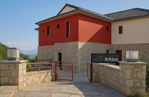 Ligiades Condo | Spacious Junior Suite | Lake Gem at Arktos Hotel