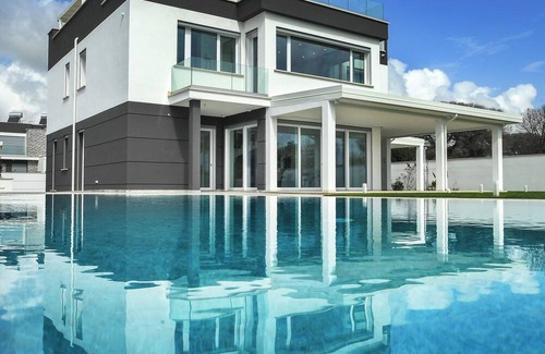 Zona XXXIII Acilia Sud Villa | Axa Luxury