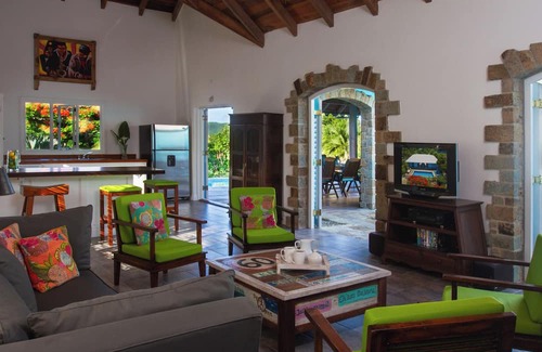 Mamora Bay House | The Blue House - 1 minute walk to the water front