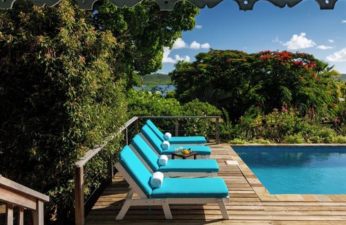 Mamora Bay House | The Blue House - 1 minute walk to the water front