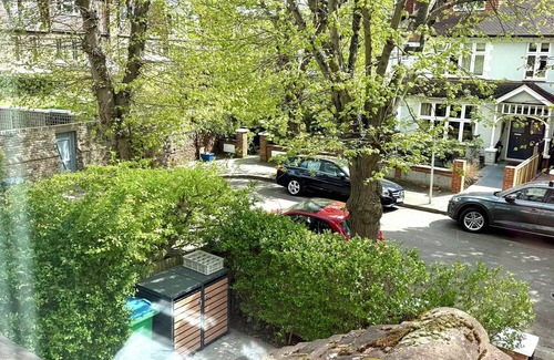 Barnes House | Beautiful 4 Bedroom House in Barnes