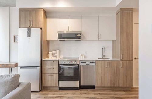 Shaughnessy Village Apartment | Concordia- 100 Walkscore-Comfy
