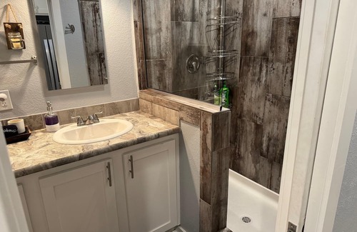 Austin Cabin | Cozy cabin in charming Austin with WiFi, AC