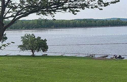 Waverly RV Rental | Cozy travel trailer minute walk to Lakewhite WiFi and AC in beautiful Waverly