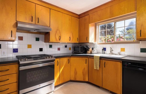 La Conner House | Charming 2-bedroom house in walking distance to downtown La Conner