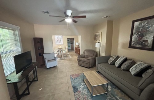Sam Hughes House | Spacious 4-bedroom house in marvelous Tucson with AC, WiFi