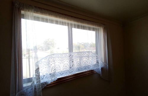 Kennington Cabin | Cozy sleep out with one full bathroom unit, free wi-fi