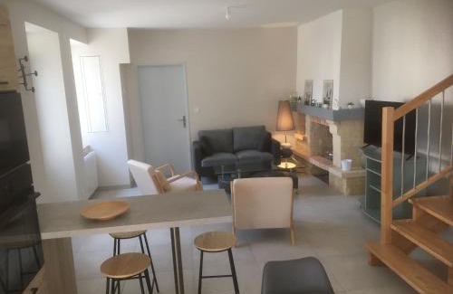 Dun-sur-Auron House | Gîte cosy à Dun-sur-Auron avec cour close et garage - FR-1-586-48