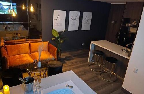 Antonio Narino Apartment | Exclusive 2 BR Loft + Jacuzzi & Great Amenities