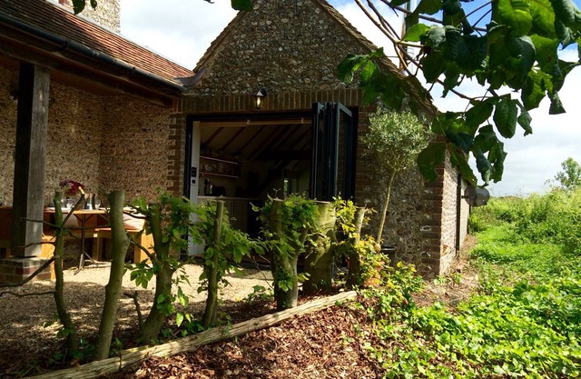 Romantic Bolthole overlooking South Downs, nr Chichester & Goodwood