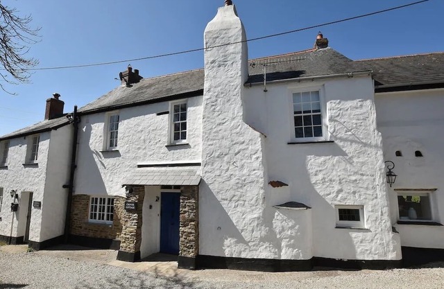 Beautiful farmhouse located in a delightful, quiet spot in the centre of Croyde.