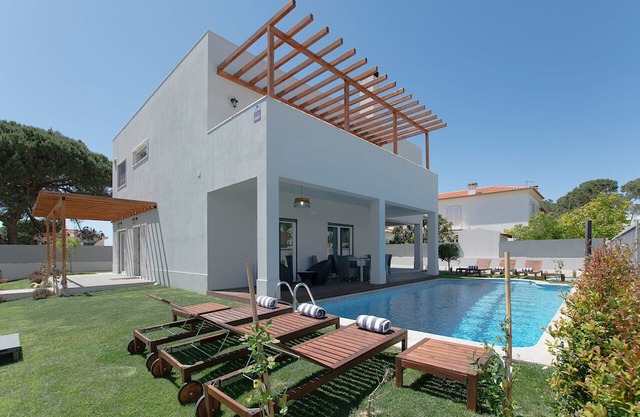 Contemporary Villa with private swimming pool & Jacuzzi