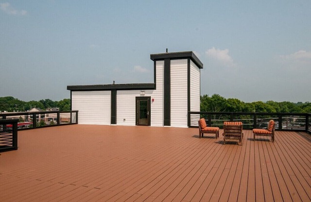 New Nashville Condo with 2 King beds, walk to bars