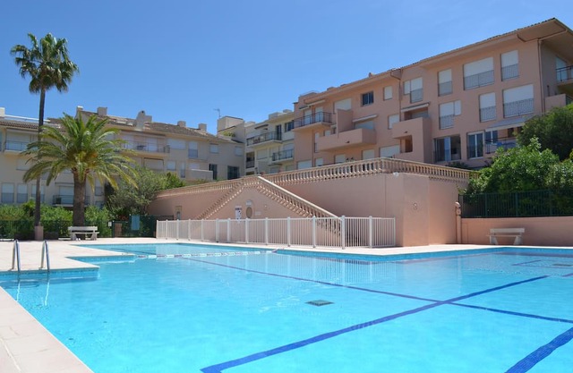 Saint-Tropez apartment with sea view 5 minutes from the port