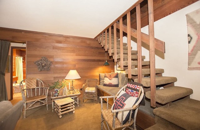 Rockwood: Cute & Unique North Shore Cabin
