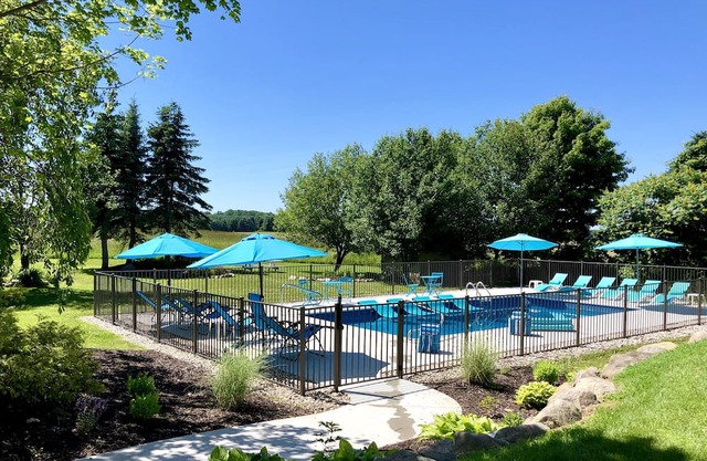 ALLEGAN ORCHARDS Weddings,Retreats,Events,Pool,HotTub,3 Acres,Fireplce,FirePit