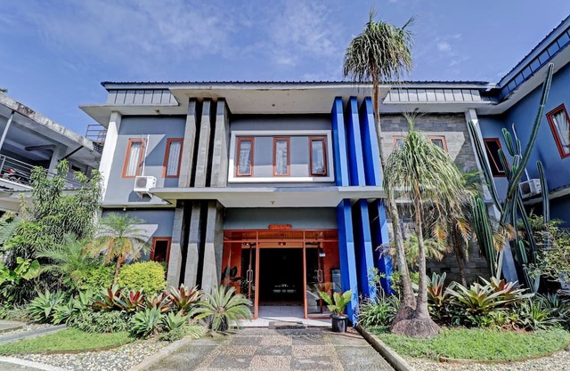 OYO 94717 Homestay Ka Villa Syariah