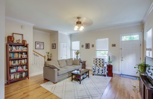 Great 3 BR in uptown close to magazine street