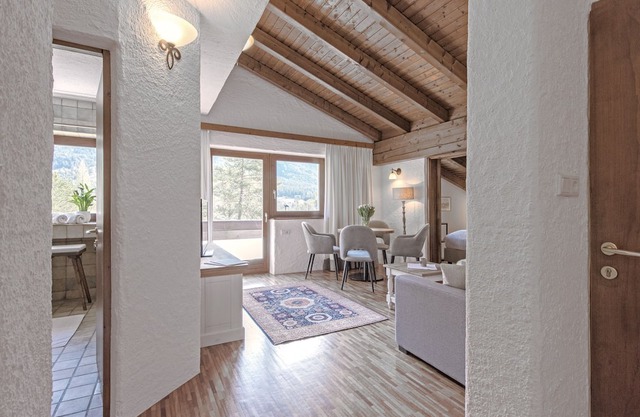 Vacation apartment directly on the lake, 2-room apartment SEEBLICK in Haus Wildsee