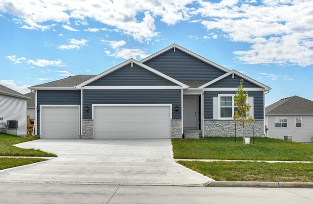 1 Mi to Golf: Quiet Waukee Home w/Fireplace!